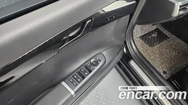 Hyundai Grandeur Hybrid 2023 — ფოტო 13/20