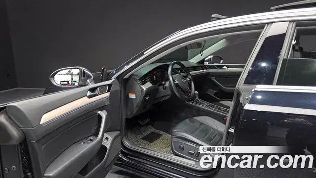 Volkswagen Arteon 2019 — ფოტო 17/20