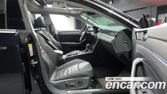 Volkswagen Arteon 2019 — ფოტო 18/20