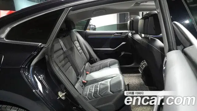Volkswagen Arteon 2019 — ფოტო 19/20