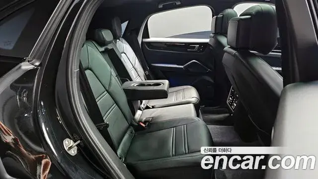 Porsche Cayenne 2022 — Photo 7/20