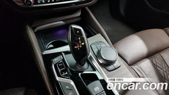 BMW 5 Series 2019 — Şəkil 8/20