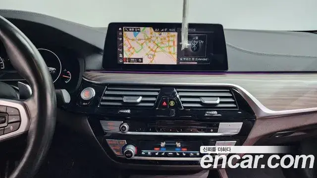 BMW 5 Series 2019 — Şəkil 12/20