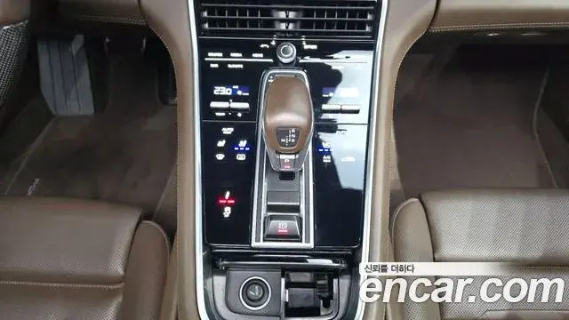 Porsche Panamera 2018 — Фото 9/20