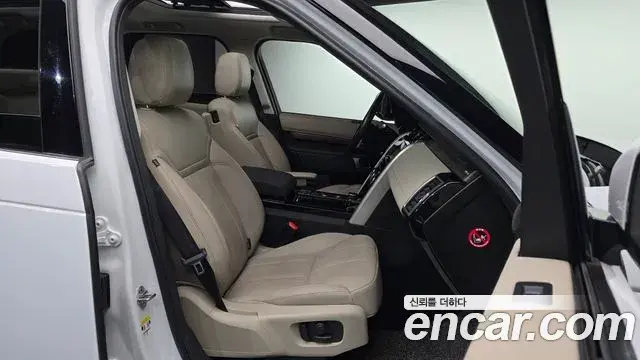 Land Rover Discovery 5 2019 — Photo 7/20