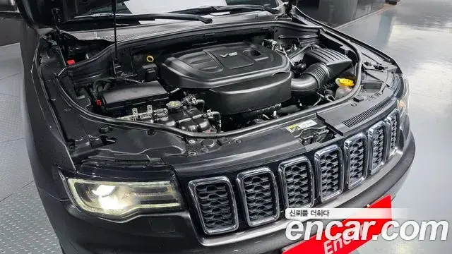 Jeep Grand Cherokee 2018 — Şəkil 9/20