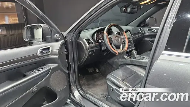 Jeep Grand Cherokee 2018 — Şəkil 3/20