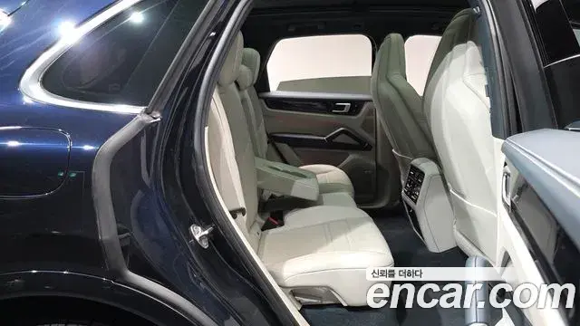 Porsche Cayenne 2021 — Şəkil 30/32