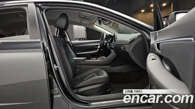 Hyundai Sonata Hybrid 2020 — Photo 26/32