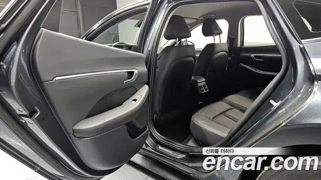 Hyundai Sonata Hybrid 2020 — Photo 1/32