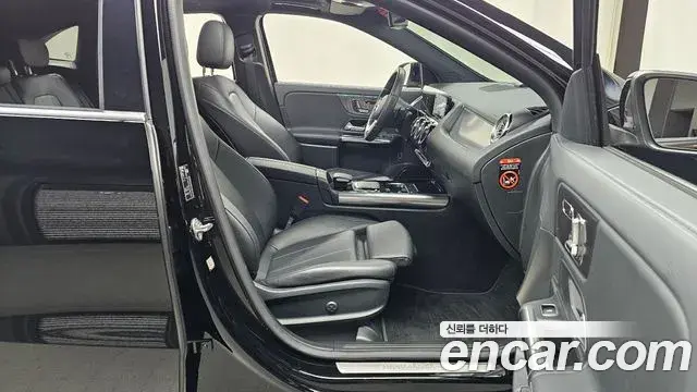 Mercedes-Benz GLA-Class 2021 — Фото 11/20
