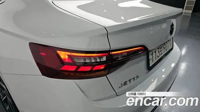 Volkswagen Jetta 2024 — Photo 22/35