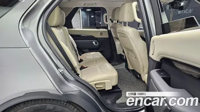 Land Rover Discovery 5 2019 — ფოტო 28/30