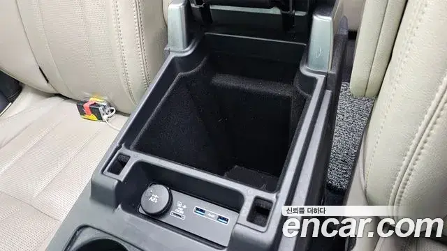 Land Rover Discovery 5 2019 — ფოტო 22/30