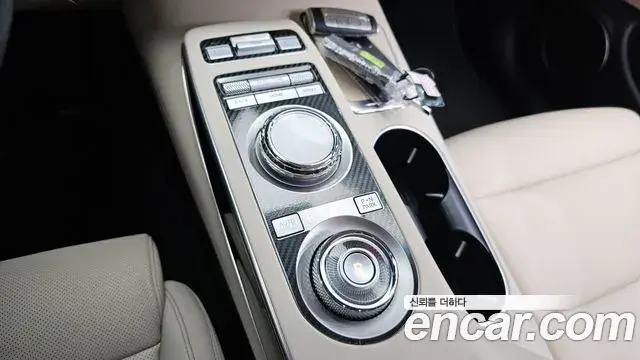 Genesis GV70 2022 — ფოტო 18/20