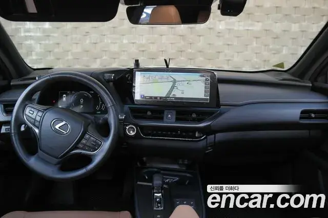 Lexus UX300h 2024 — ფოტო 15/20
