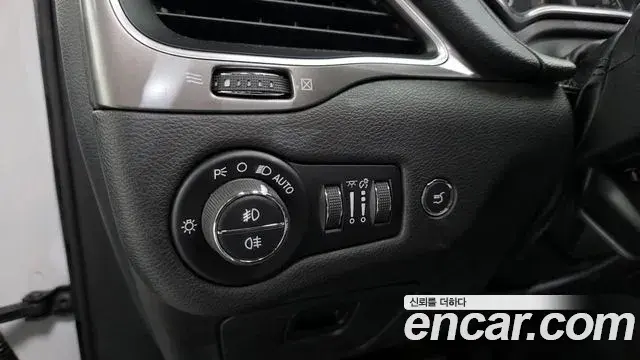 Jeep Cherokee 2019 — Фото 18/20