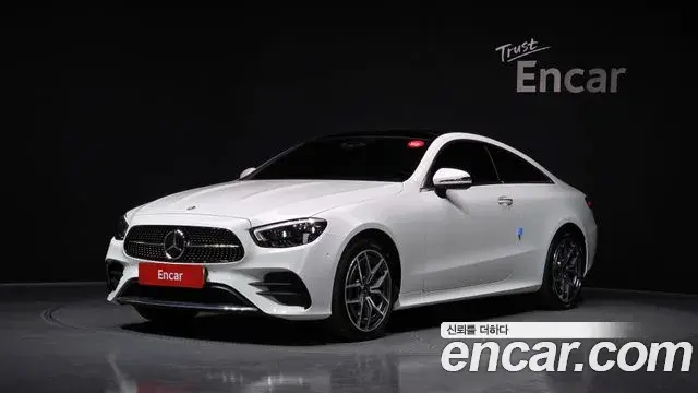 Mercedes-Benz E-Class 2022 — Photo 1/20