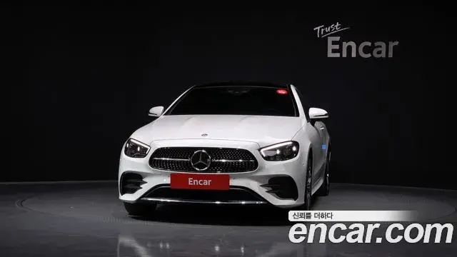 Mercedes-Benz E-Class 2022 — Photo 3/20