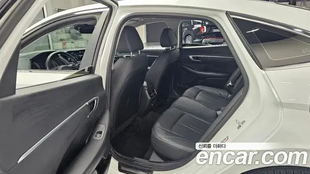 Hyundai Sonata Hybrid 2020 — Şəkil 28/33