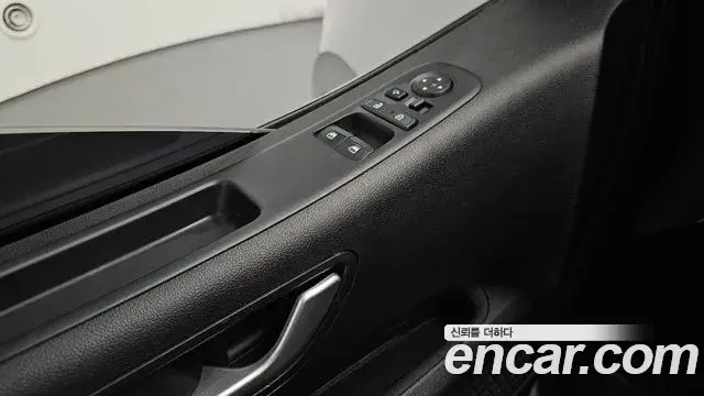 Hyundai Staria 2023 — Photo 7/20