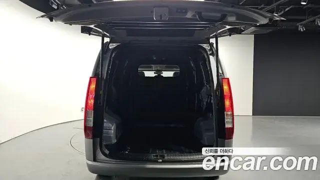 Hyundai Staria 2023 — Photo 15/20
