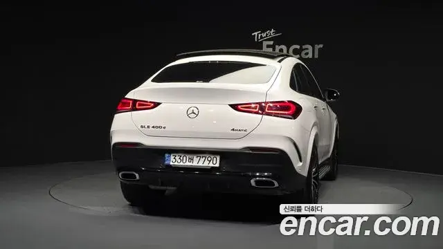 Mercedes-Benz GLE-Class 2022 — Photo 15/36