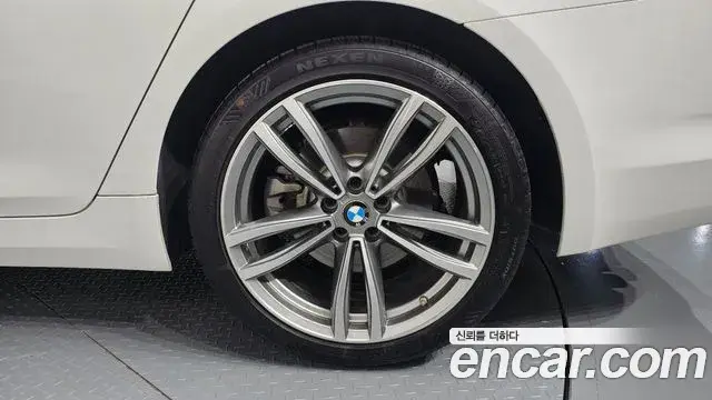 BMW 5 Series 2020 — Photo 22/33