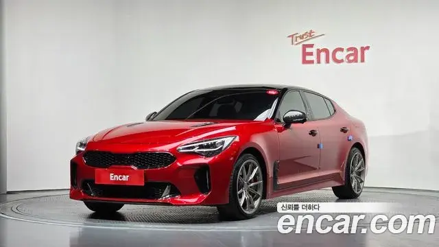 Kia Stinger 2023 — Фото 1/20