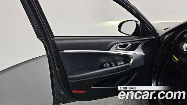 Genesis G70 2019 — Photo 15/37