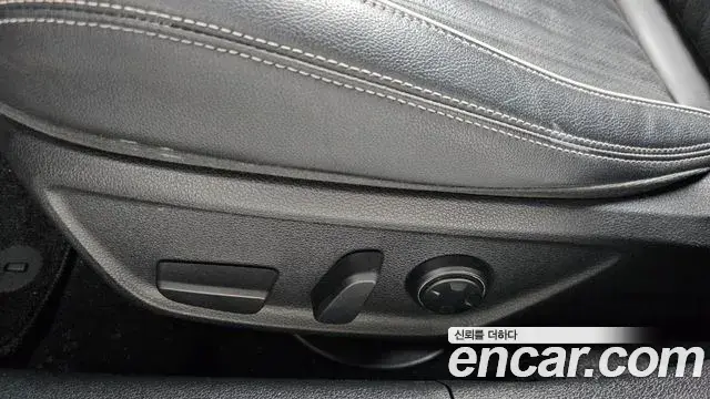 Genesis G70 2019 — Photo 17/37