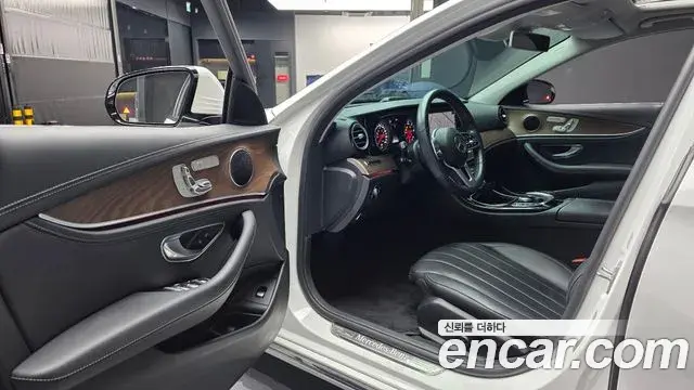 Mercedes-Benz E-Class 2019 — Фото 10/20