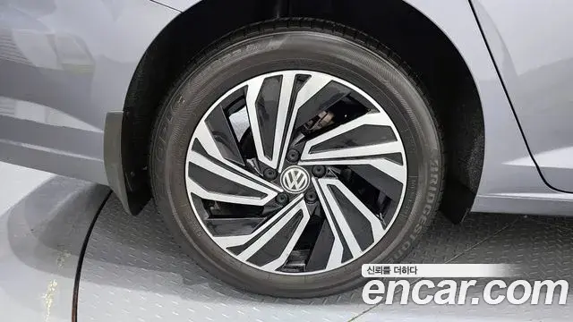 Volkswagen Jetta 2021 — Photo 4/34