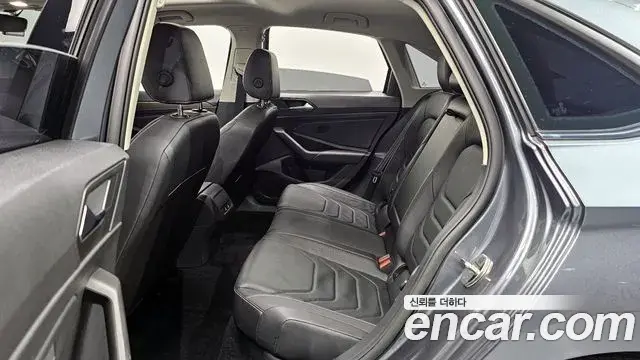 Volkswagen Jetta 2021 — Photo 24/34