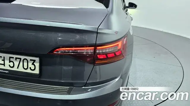 Volkswagen Jetta 2021 — Photo 27/34
