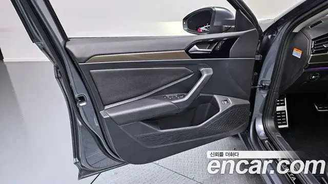 Volkswagen Jetta 2021 — Photo 31/34
