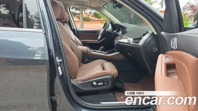 BMW X5 2022 — ფოტო 28/31