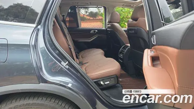 BMW X5 2022 — ფოტო 25/31