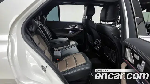 Mercedes-Benz GLE-Class 2021 — Photo 2/33