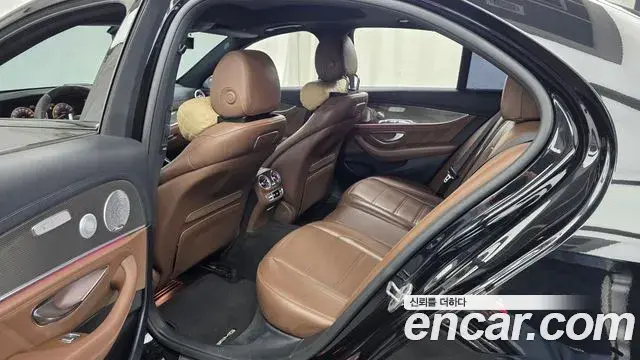 Mercedes-Benz E-Class 2019 — ფოტო 35/36