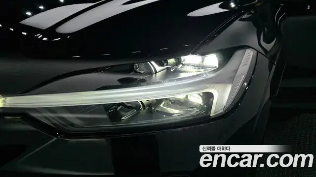 Volvo XC60 2022 — Photo 5/33