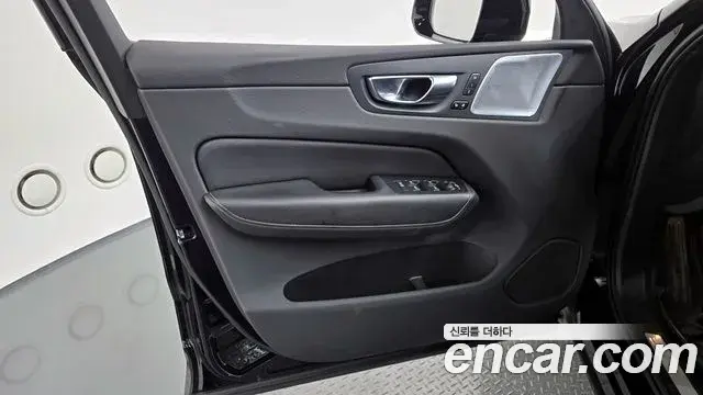 Volvo XC60 2022 — Photo 21/33
