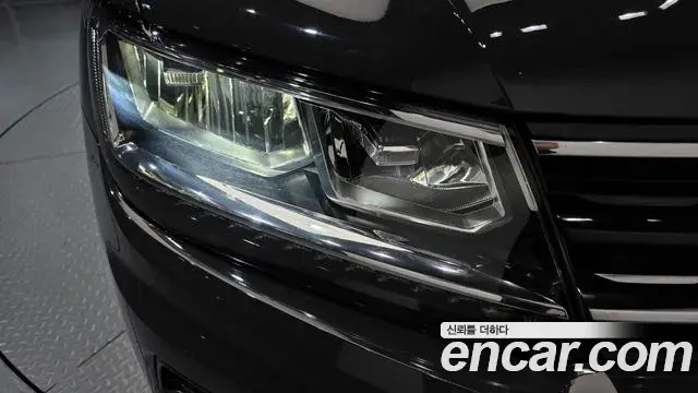 Volkswagen Tiguan 2018 — ფოტო 26/33