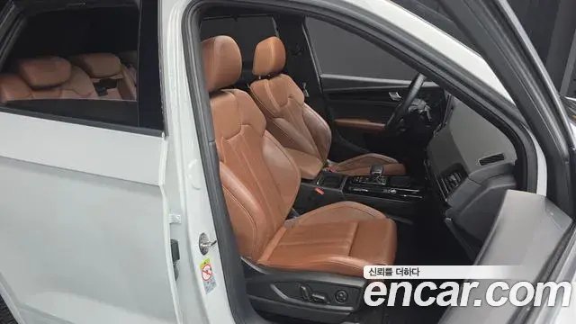 Audi Q5 2021 — ფოტო 8/20