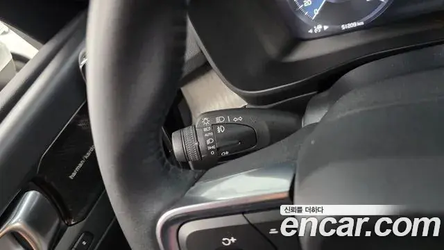 Volvo XC40 2019 — Şəkil 12/34