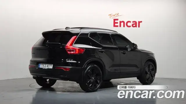 Volvo XC40 2025 — Photo 17/33