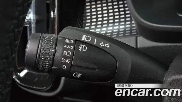 Volvo XC40 2025 — Photo 9/33