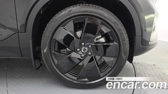 Volvo XC40 2025 — Photo 7/33