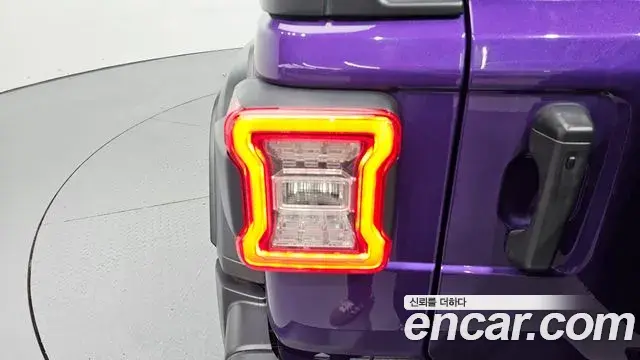 Jeep Wrangler 2023 — Şəkil 28/32