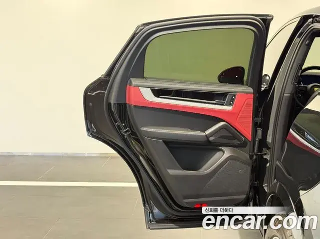 Porsche Cayenne 2023 — ფოტო 15/20